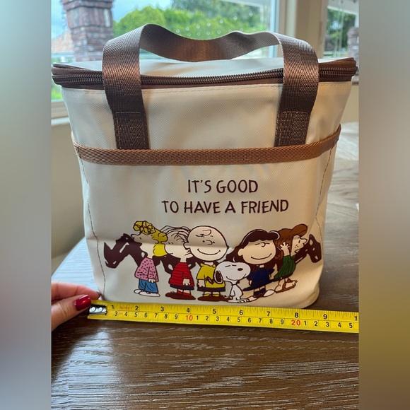 New Peanuts Snoopy Cream and Brown Lunch Bag Tote
It’s Good to Have a Friend - Picture 2 of 6